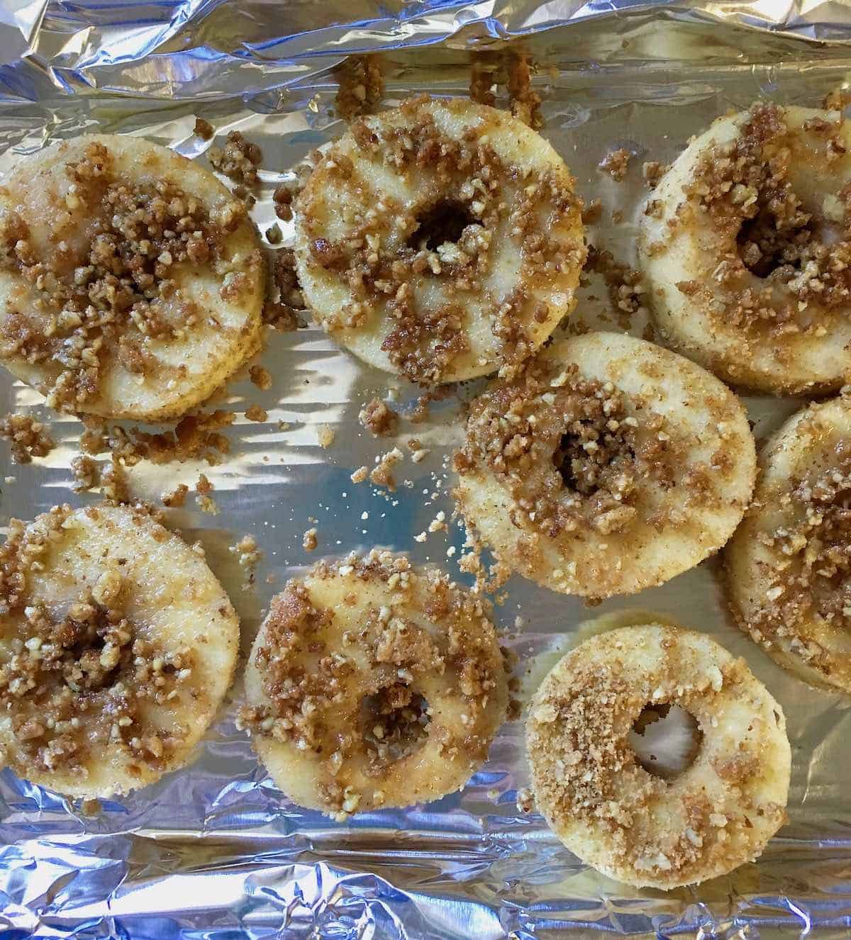 Apple crisp slices.