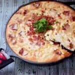Smokehouse Bacon Mac ‘N Cheese Cornbread Skillet