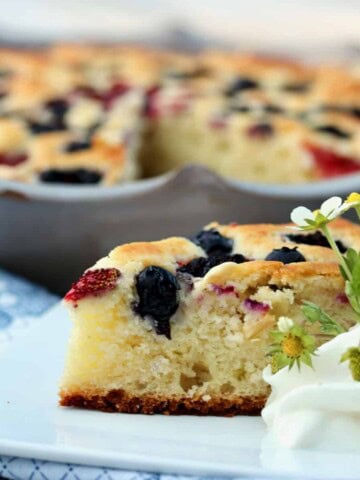 Summer berry brunch cake.