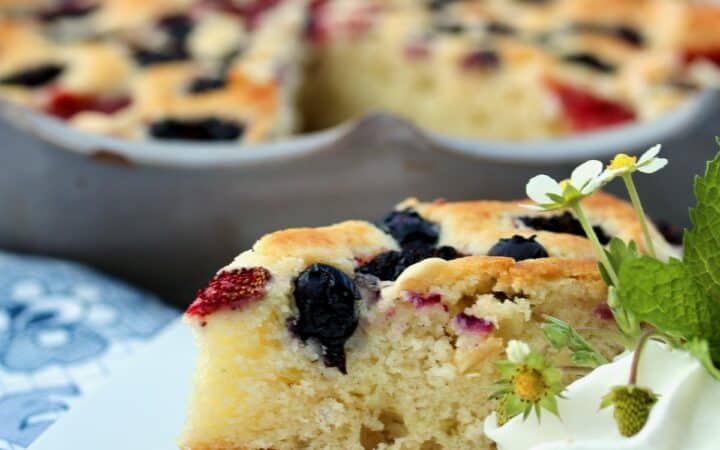 summer berry brunch cake