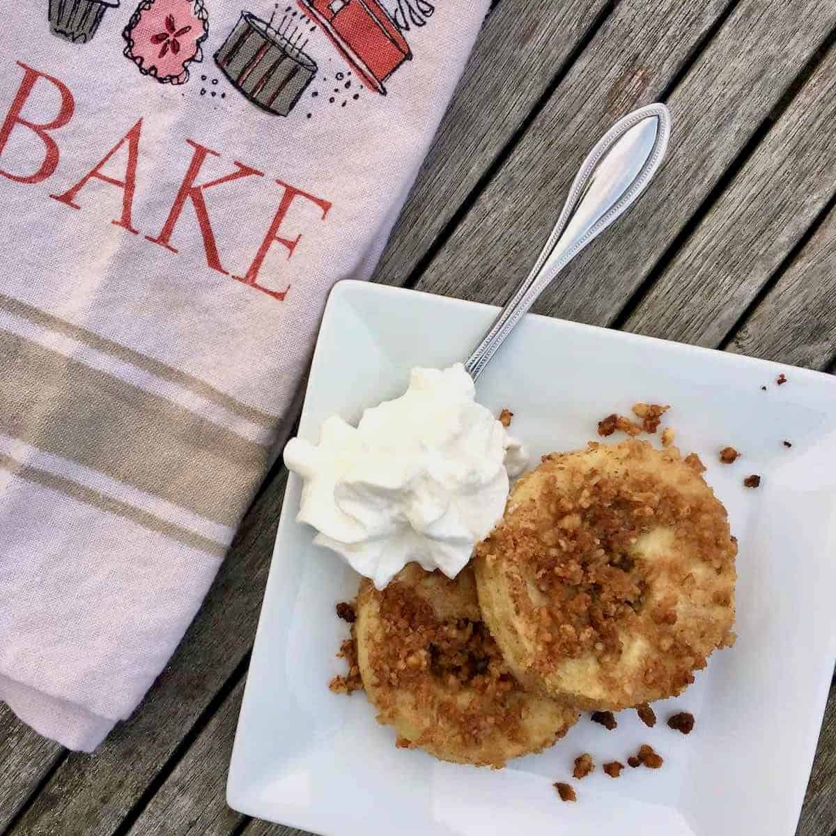 Apple crisp slices.