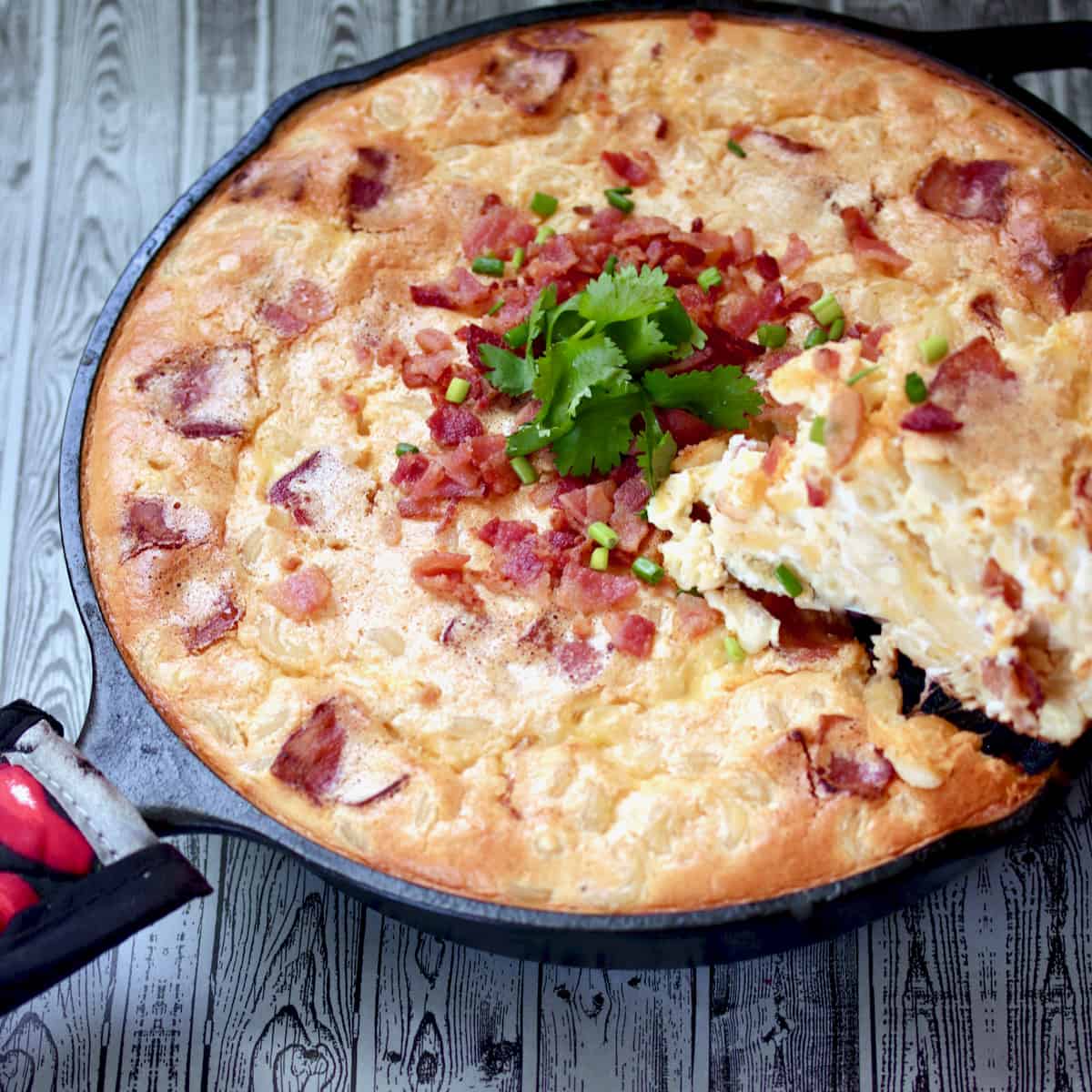 Smokehouse Bacon Mac ‘N Cheese Cornbread Skillet.