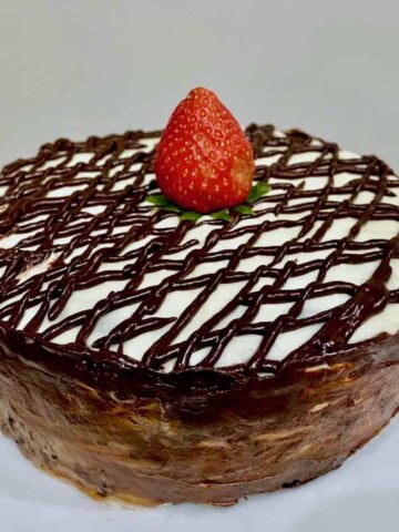 Surprise Sous Vide Chocolate Cake, Strawberries & The Best Ganache Cream Cheese Frosting.
