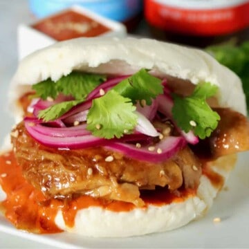 Kalbi braised chicken steam buns.