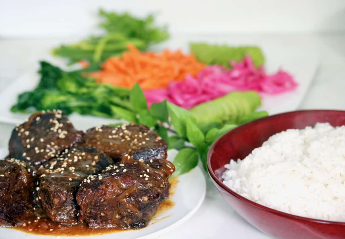 kalbi short ribs, rice and toppings