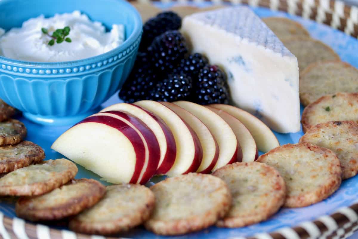 how to make smoked cheese crackers fruit and cheese plate