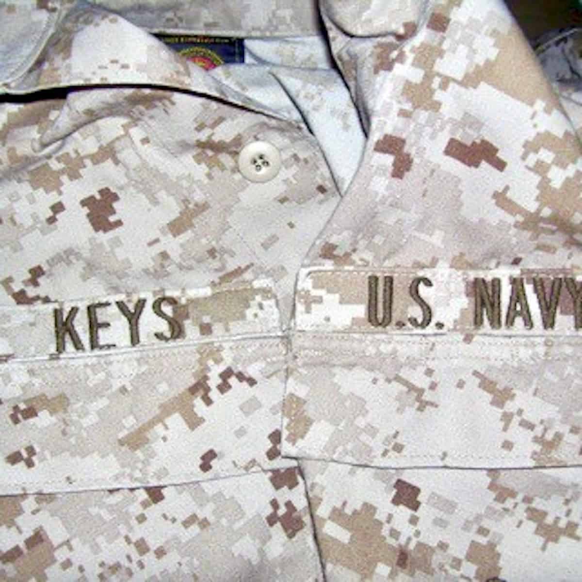 Keys U.S. Navy camouflage uniform to keep or not.