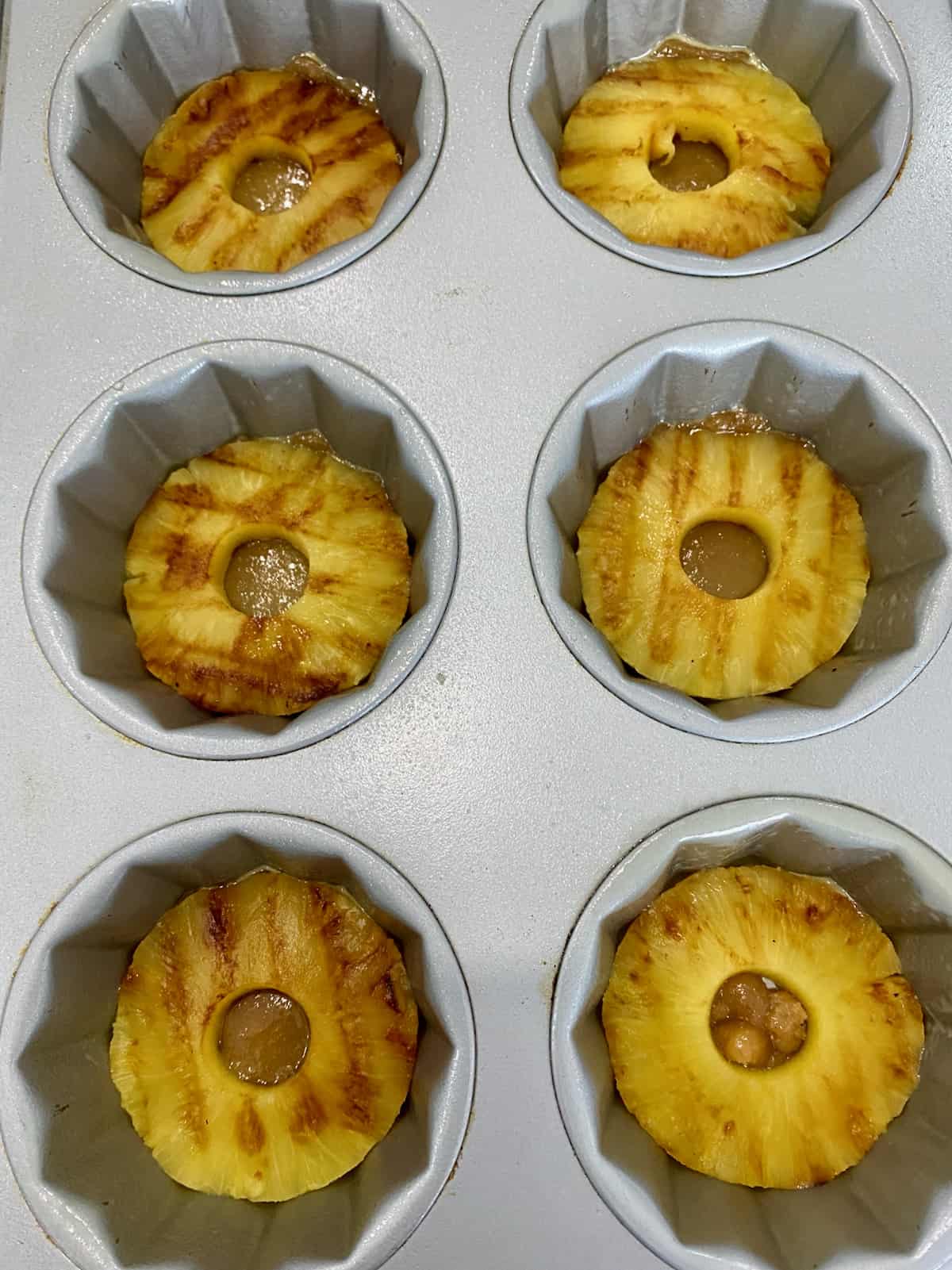 Mini bundt cakes assembly.