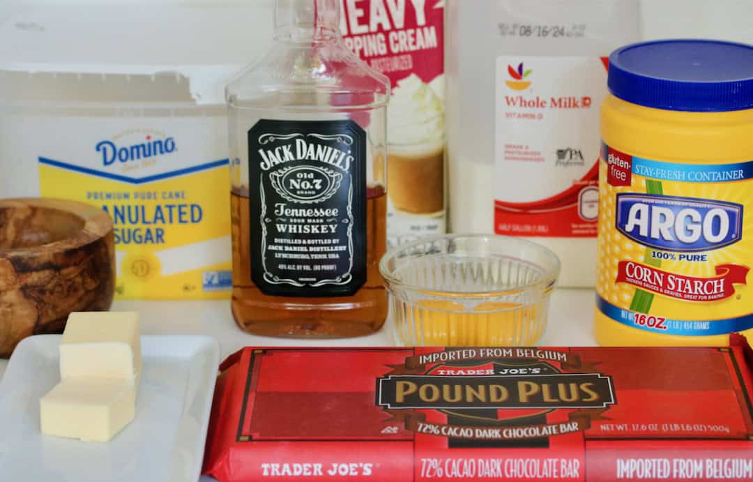 Simple chocolate cream pie filling ingredients.