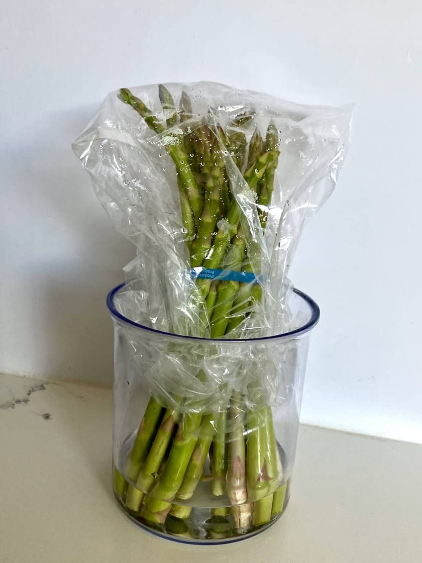 How to store fresh asparagus spears.