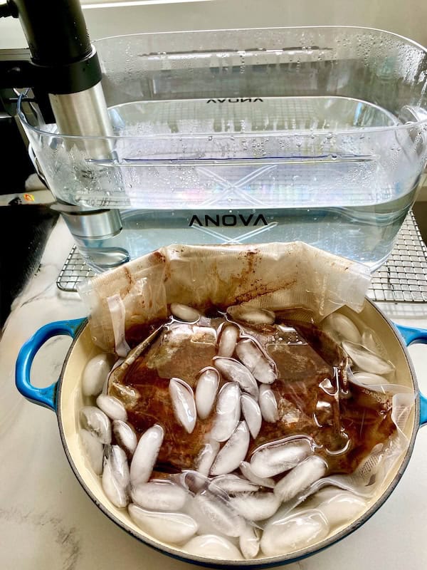 Icy water bath to cool down the meat.