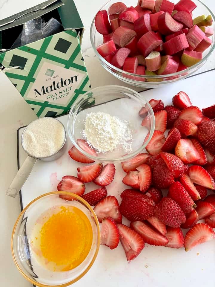 Strawberry rhubarb filling ingredients.