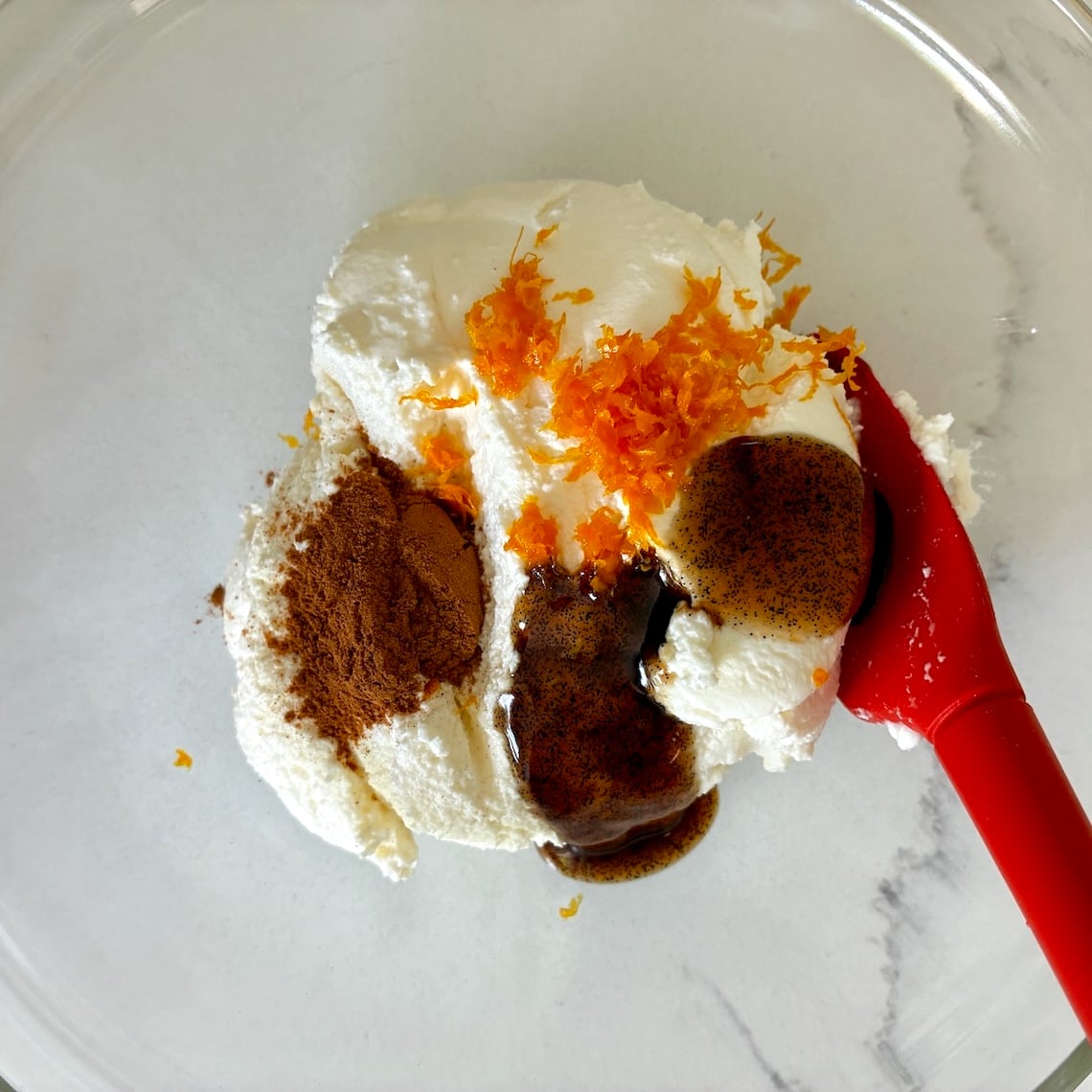 Cannoli cream ingredients.