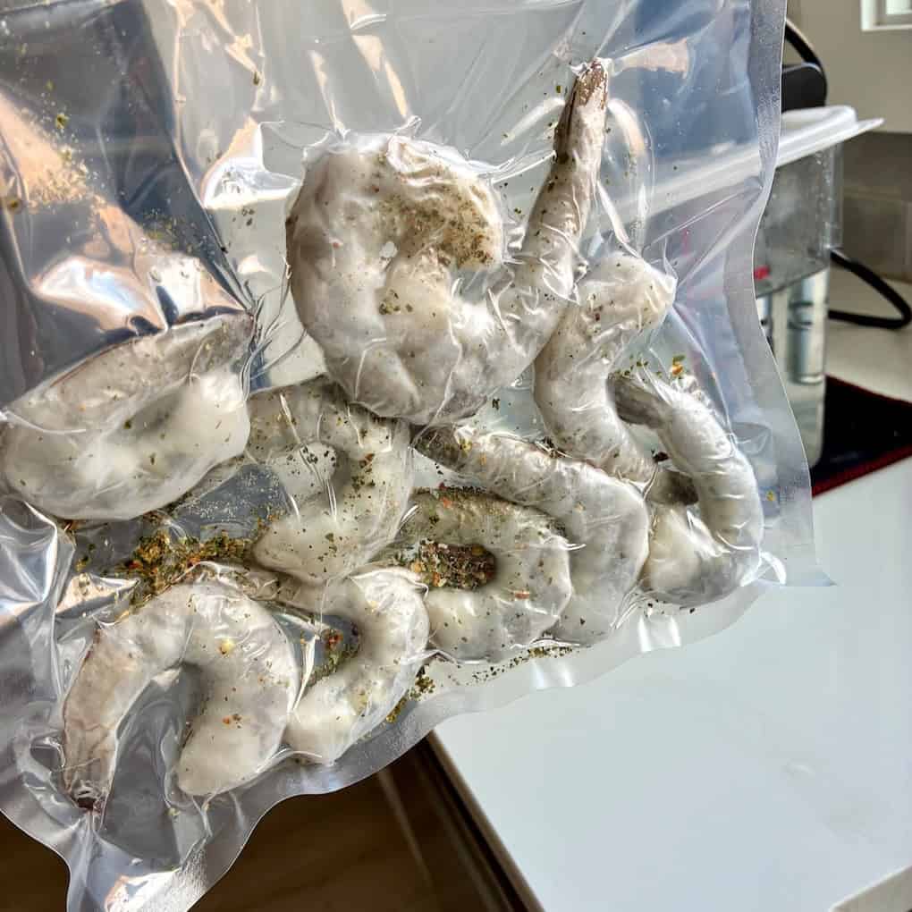 Vacuum sealed shrimp and seasoning.